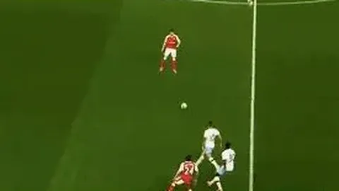 乌加特长传失误，球队险些遭遇险情